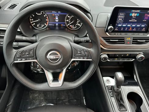 Used 2024 Nissan Altima 2.5 SV image 14