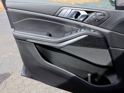 Used 2022 BMW X7 M50i w/ Cold Weather Package image 28