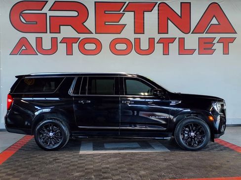 Used 2021 GMC Yukon XL SLT image 1