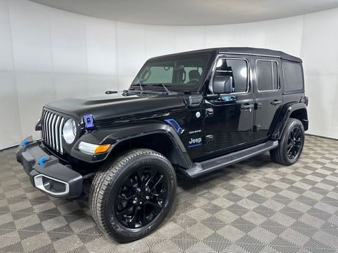 Used 2023 Jeep Wrangler Unlimited Sahara w/ Cold Weather Group image 7