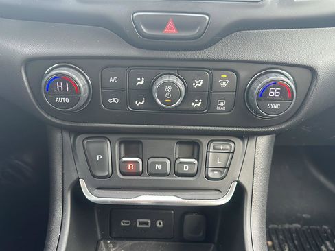 Used 2018 GMC Terrain SLE w/ Driver Convenience Package image 18