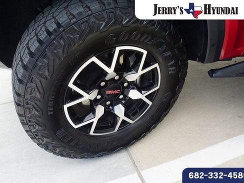 Used 2024 GMC Canyon AT4X image 9