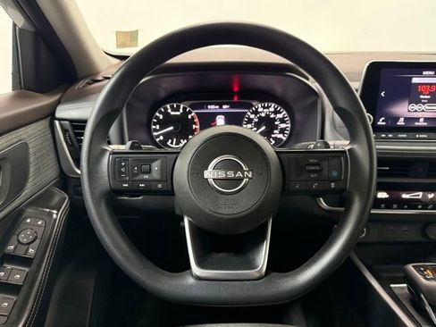 Used 2023 Nissan Rogue SV AWD/4WD image 16