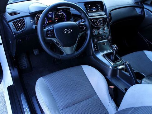 Used 2016 Hyundai Genesis 3.8 image 8