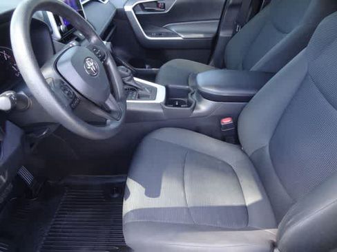 Used 2023 Toyota RAV4 LE AWD/4WD image 6