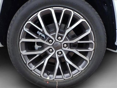 New 2025 Jeep Grand Cherokee L Summit image 7