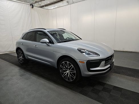 Used 2023 Porsche Macan w/ Premium Package Plus image 4