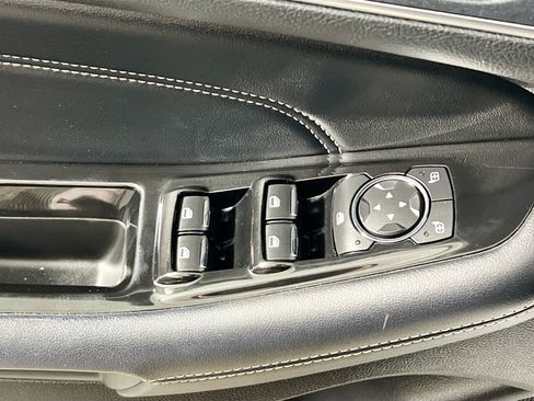 Used 2018 Ford Edge Titanium w/ Technology Package image 16