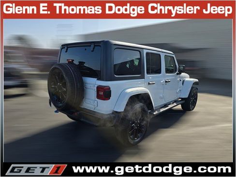 Used 2023 Jeep Wrangler Sahara image 7