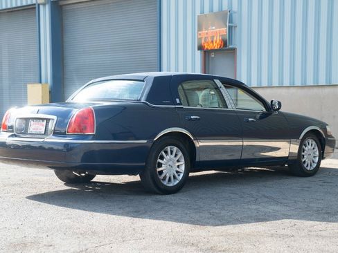 Used 2007 Lincoln Town Car Signature RWD image 13