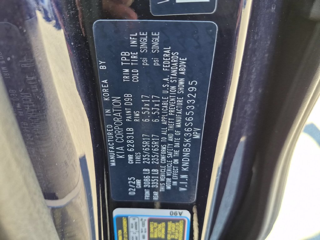 Used 2025 Kia Carnival FWD image 35