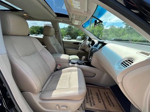 Used 2014 Nissan Pathfinder Platinum w/ Platinum Premium Package FWD image 17