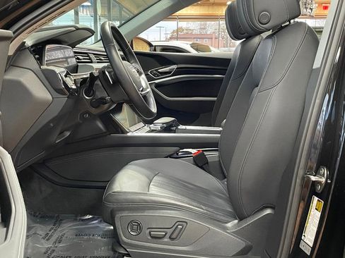 Used 2021 Audi e-tron Premium w/ Convenience Plus Package image 11