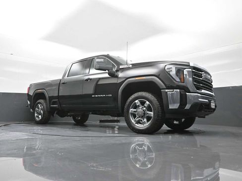 New 2025 GMC Sierra 2500 SLE w/ SLE Value Package; image 18