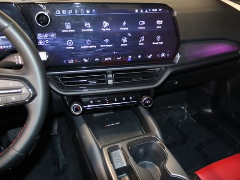 Used 2025 Chevrolet Equinox EV RS FWD image 50