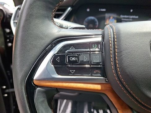 Used 2023 Jeep Grand Cherokee Summit AWD/4WD image 23