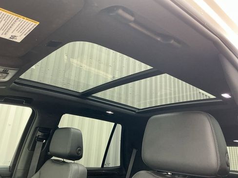 Used 2023 Chevrolet Tahoe Z71 w/ Luxury Package image 10