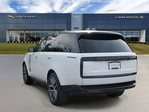 New 2025 Land Rover Range Rover SE image 2