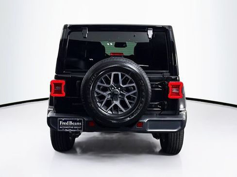 Used 2026 Jeep Wrangler Unlimited Sahara AWD/4WD image 7