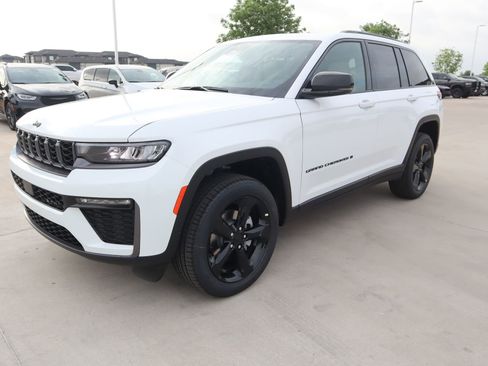 New 2026 Jeep Grand Cherokee Limited AWD/4WD image 11