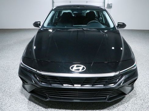 Used 2024 Hyundai Elantra SEL FWD image 4