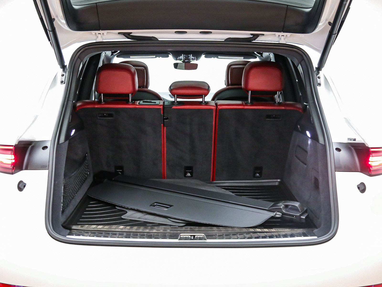 Certified 2023 Porsche Cayenne AWD/4WD image 31