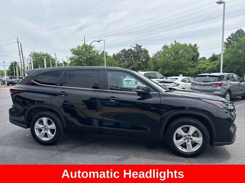 Certified 2025 Toyota Highlander LE FWD image 9