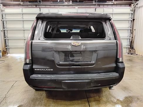 Used 2015 Cadillac Escalade Luxury image 8