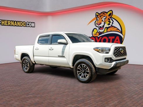 Used 2020 Toyota Tacoma TRD Sport w/ Technology Package AWD/4WD image 3