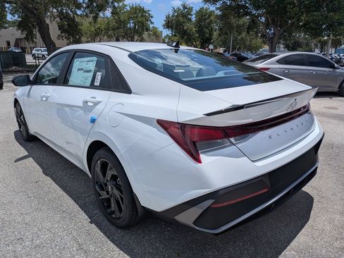 New 2026 Hyundai Elantra SE FWD image 5