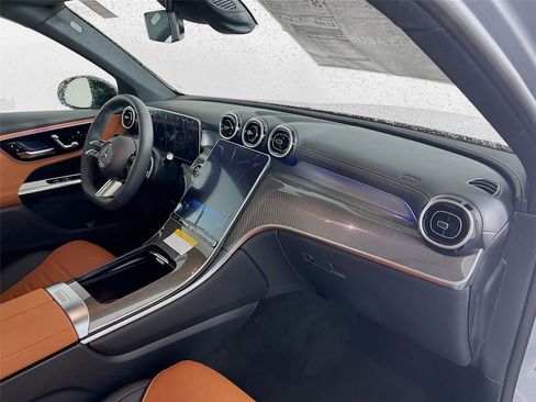 Used 2025 Mercedes-Benz GLC 300 4MATIC image 25