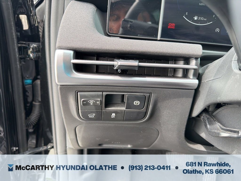 Used 2025 Hyundai Tucson Limited AWD/4WD image 29