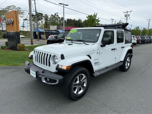 Used 2018 Jeep Wrangler Unlimited Sahara AWD/4WD image 6