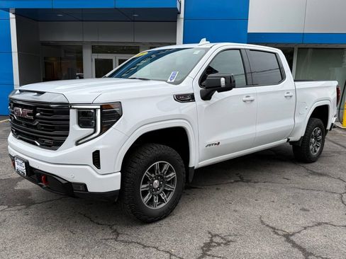 Used 2024 GMC Sierra 1500 AT4 w/ AT4 Preferred Package AWD/4WD image 1