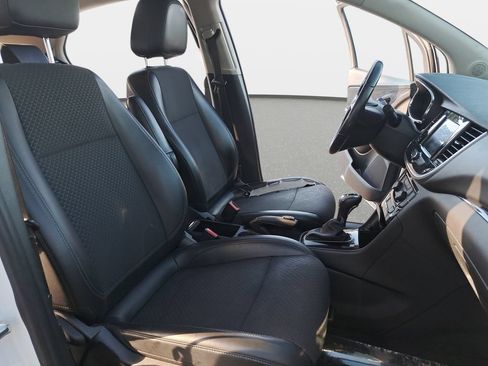 Used 2022 Buick Encore Preferred AWD/4WD image 10