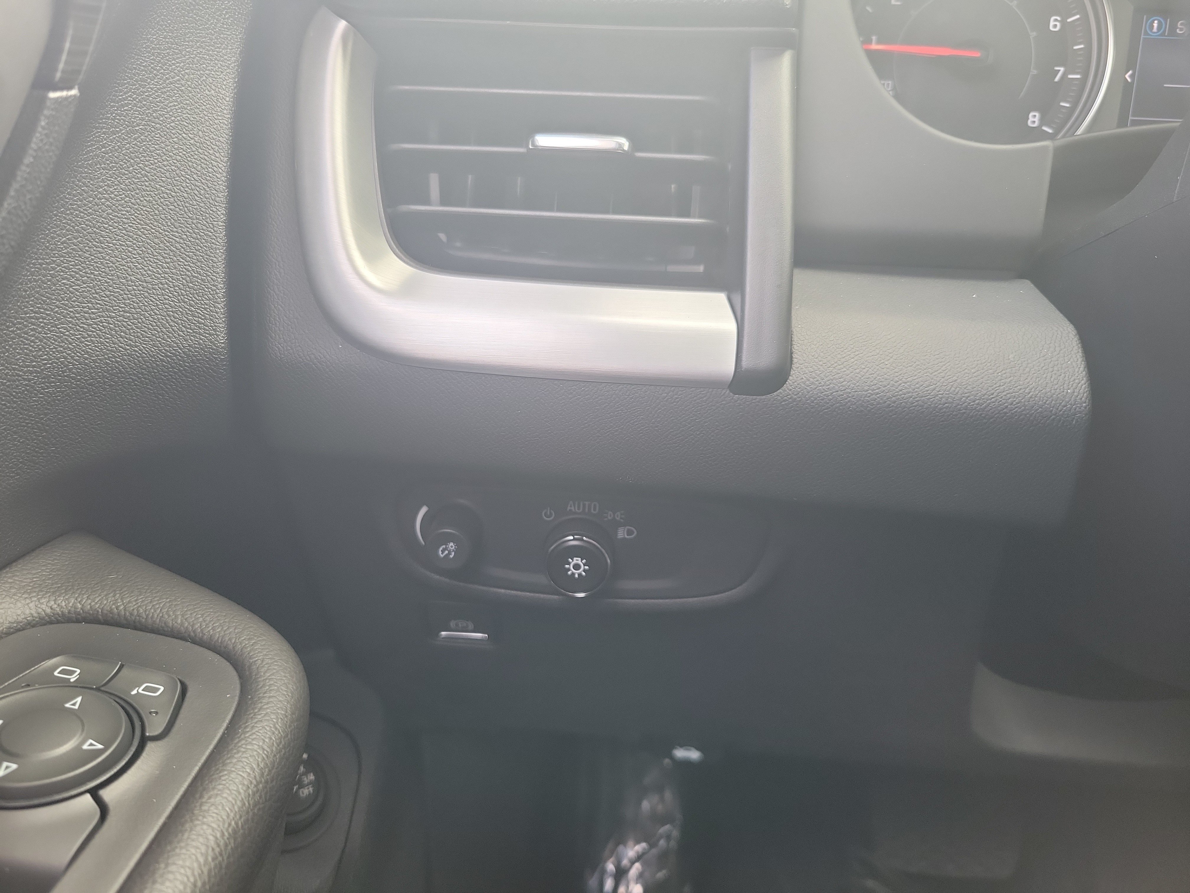 Used 2023 GMC Terrain SLE w/ Driver Convenience Package FWD image 27