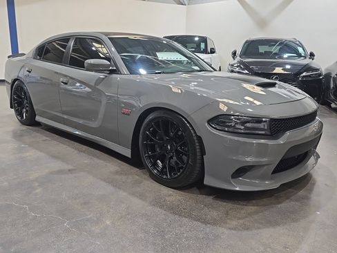 Used 2018 Dodge Charger R/T Scat Pack w/ Dynamics Package RWD image 2