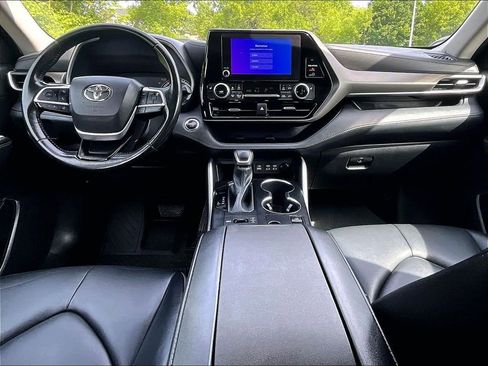 Used 2023 Toyota Highlander XLE AWD/4WD image 21