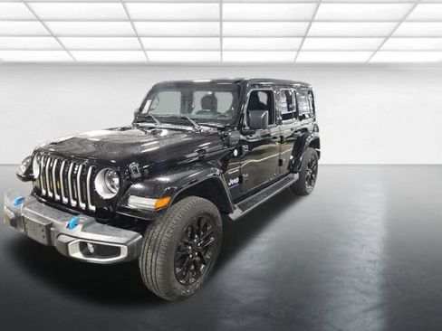 Used 2023 Jeep Wrangler Unlimited Sahara w/ Cold Weather Group AWD/4WD image 9