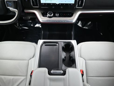 Used 2025 Ford Expedition Max Platinum image 32