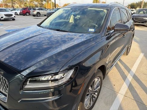 Used 2022 Lincoln Nautilus FWD w/ Premium Package image 2