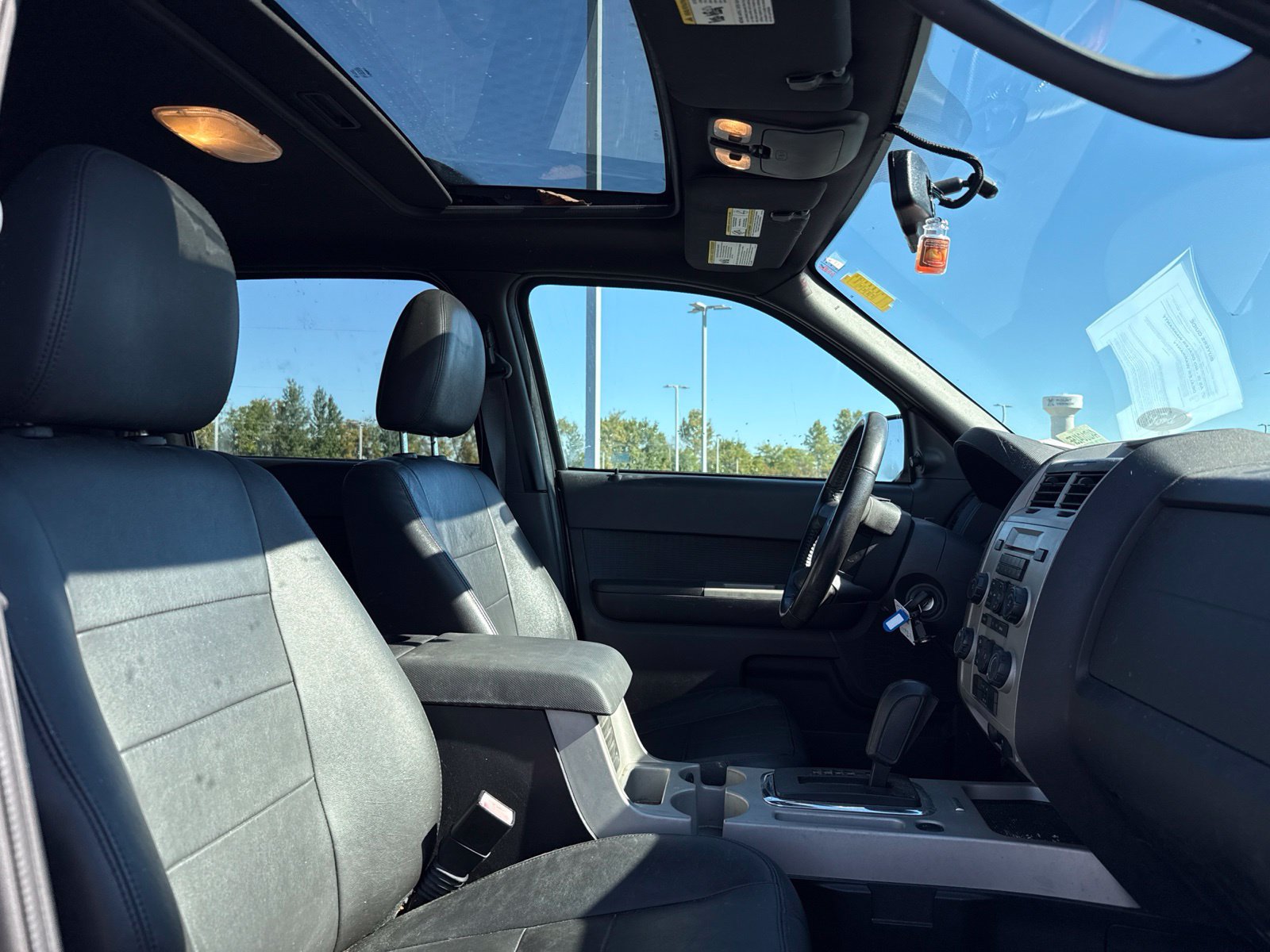 Used 2010 Ford Escape XLT AWD/4WD image 7