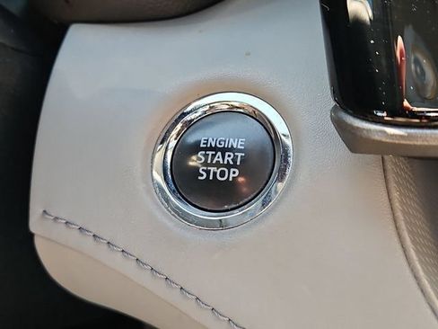 Used 2023 Toyota Highlander LE FWD image 18