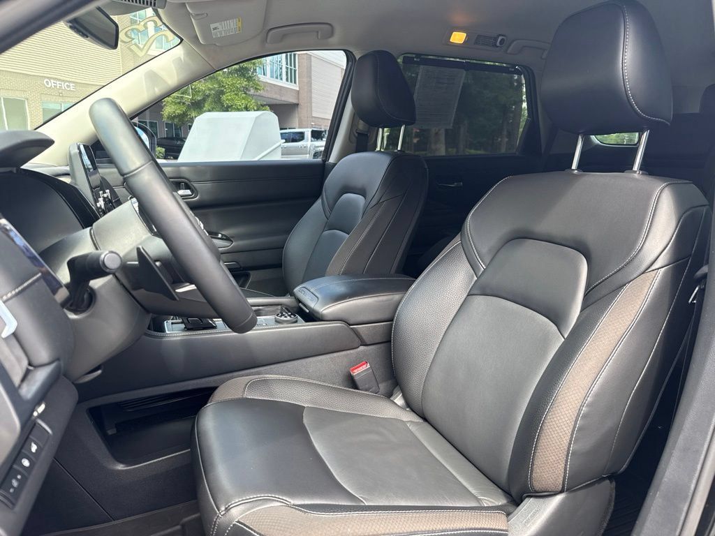 Used 2023 Nissan Pathfinder SL AWD/4WD image 17