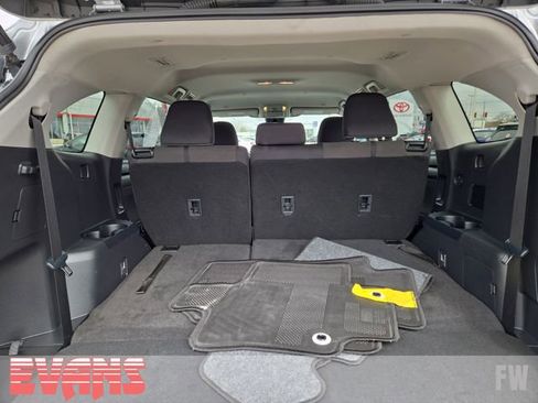 Used 2023 Toyota Highlander LE image 31