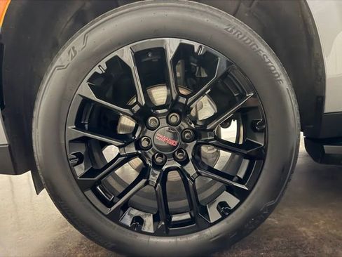 Used 2023 GMC Yukon XL SLT w/ SLT Premium Package AWD/4WD image 10