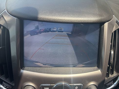 Used 2018 Chevrolet Cruze LT w/ Sun And Sound Package FWD image 28
