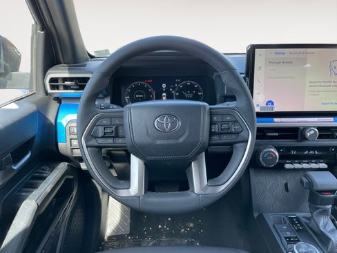 Used 2025 Toyota Tacoma TRD Off-Road image 12