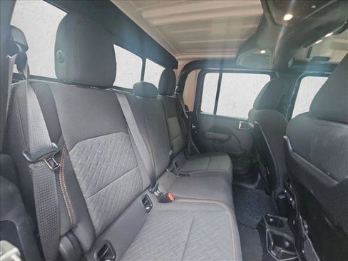 Used 2024 Jeep Gladiator Mojave AWD/4WD image 18