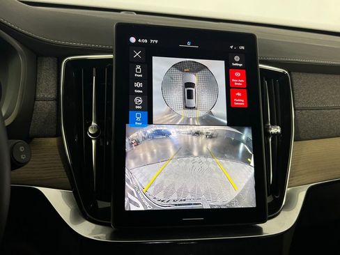 Used 2025 Volvo XC90 B6 Plus image 19